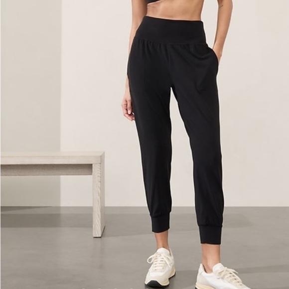 Athleta Salutation High-rise Black Jogger W-782 Sz S - Picture 1 of 13
